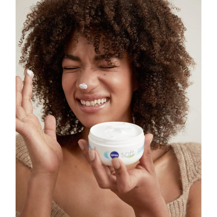 Nivea Soft Refreshing Moisturizing Cream Pot for Soft Smooth Skin 300ml